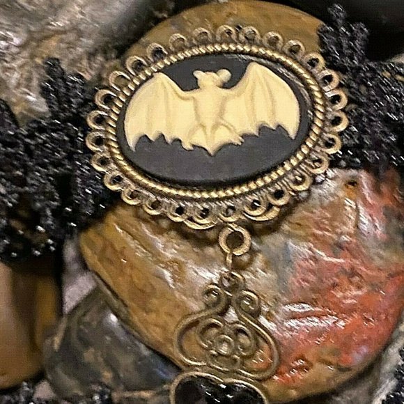 Gothic Rockabilly Bat Cameo Lace Choker Necklace - Picture 3 of 11